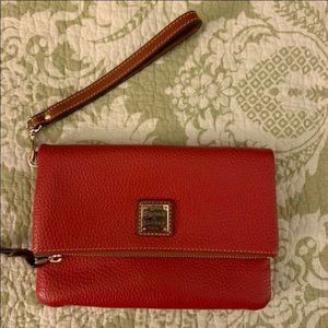 DOONEY & BOURKE RED PEBBLE GRAIN FOLD OVER ZIP WRISTLET